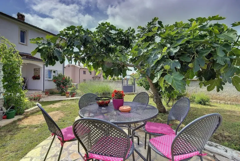Modern apartment with BBQ, sea view, WiFi - Image 1