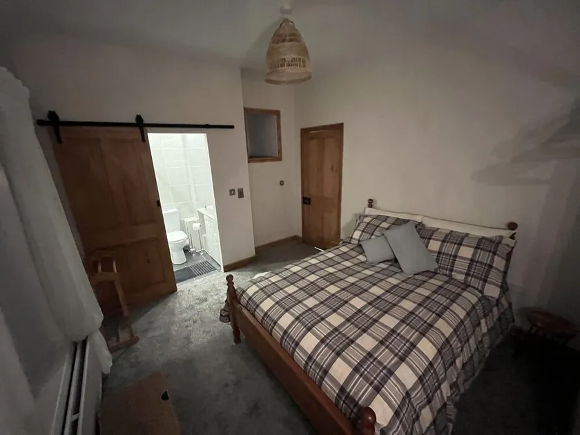 Railway Cottage Retreat:15min walk to Beach:Beautiful Coastline: Parking: Wifi - Image 1