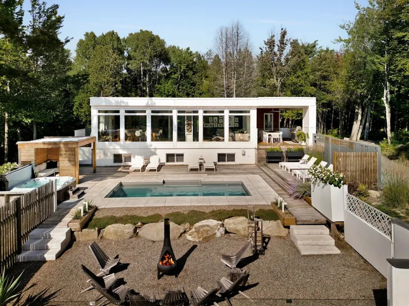 Le Bauhaus I Private pickelball court - Image 1
