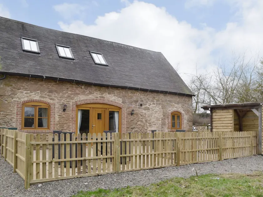 2 bedroom accommodation in Six Ashes, near Bridgnorth - Image 1
