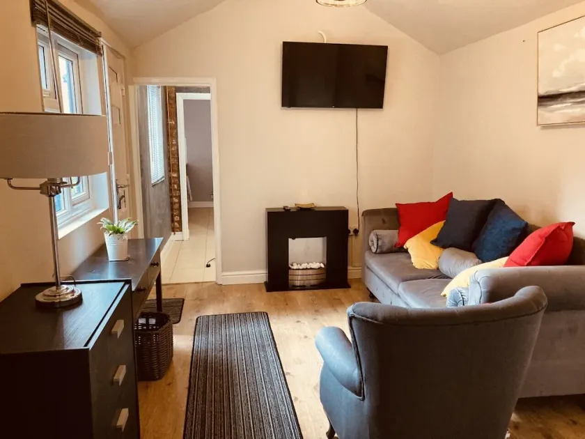 2 Beautiful Apartments in One House - Image 1