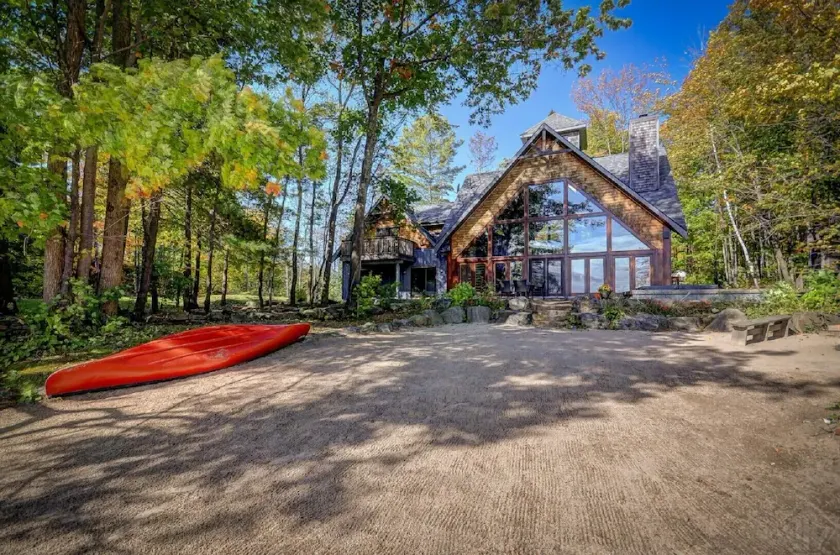 Lake Muskoka Executive Cottage - Image 1