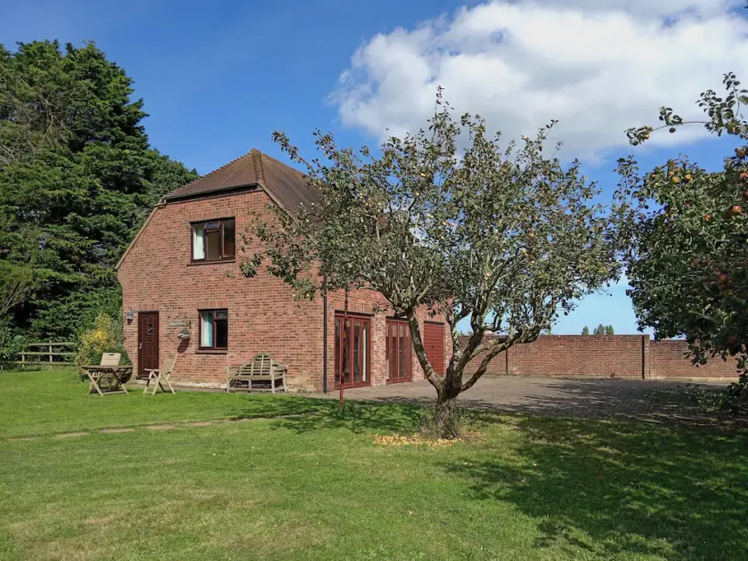 2 bedroom accommodation in Brading, near Sandown - Image 1