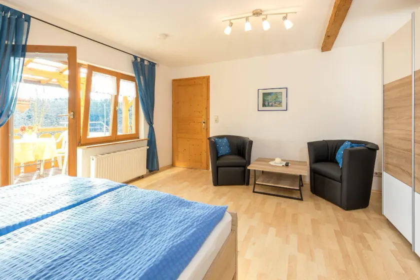 Apartment-mit-Balkon - Image 1