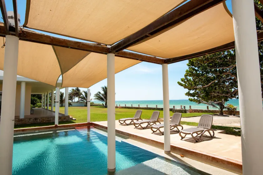 97985 Stunning beachfront Suites Wi-Fi East of Progreso - Image 1