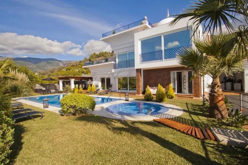 Neue luxuriöse Villa, 5 Schlafzimmer, 5 Badezimmer, Privatpool - Image 1