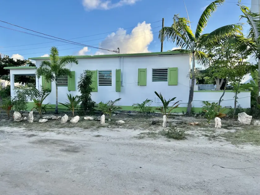 House seconds from the beach - Image 1