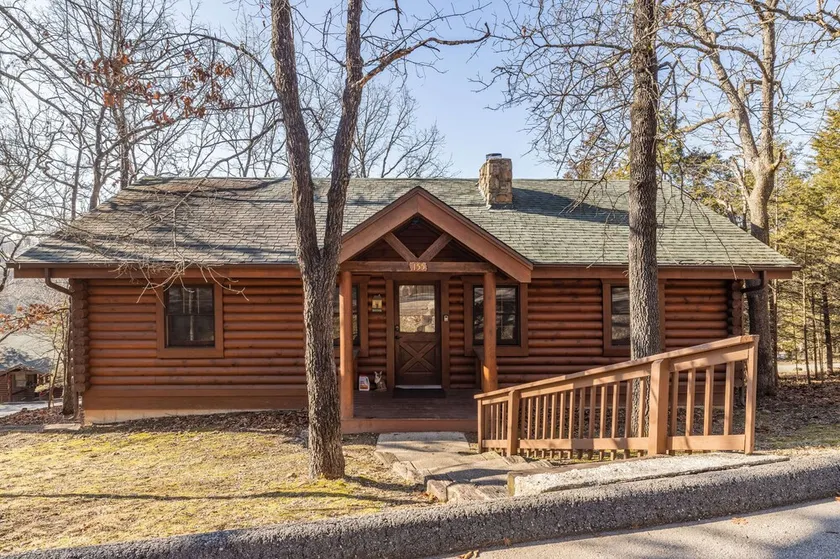 \"Fox Trail\" Luxury cabin at Branson Woods Resort - Image 1