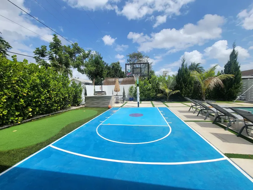 Modern exquisite & luxurious vacation rental pool heater close to the beach 9 m - Image 1