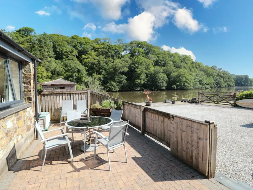 MALLARD COTTAGE, pet friendly, luxury holiday cottage in Totnes - Image 1