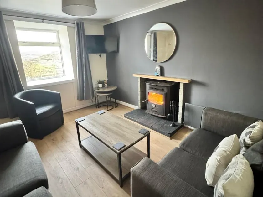 Croft House - Sleeps 4 & Mountain View - Image 1