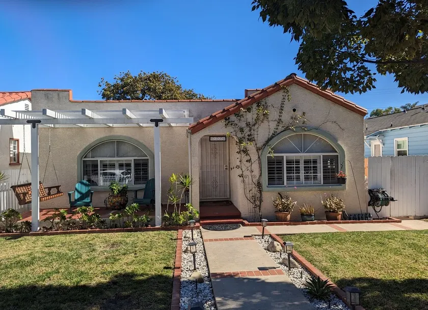 Cozy Home Centrally Located in LA's South Bay area - Image 1