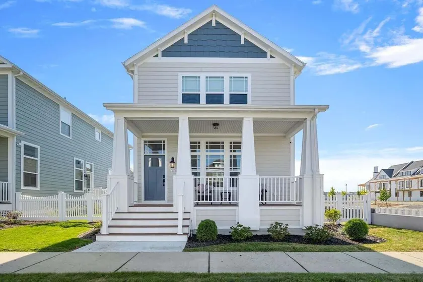 Gorgeous Vacay Home w Marina View Near the Beach - Image 1