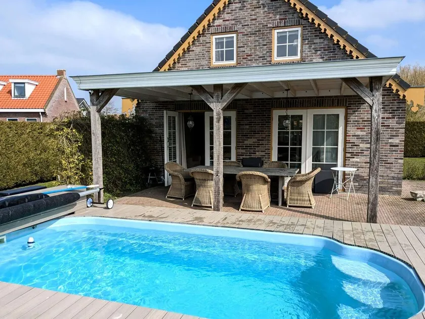 Cozy cottage with heated pool, garden and covered terrace - Image 1