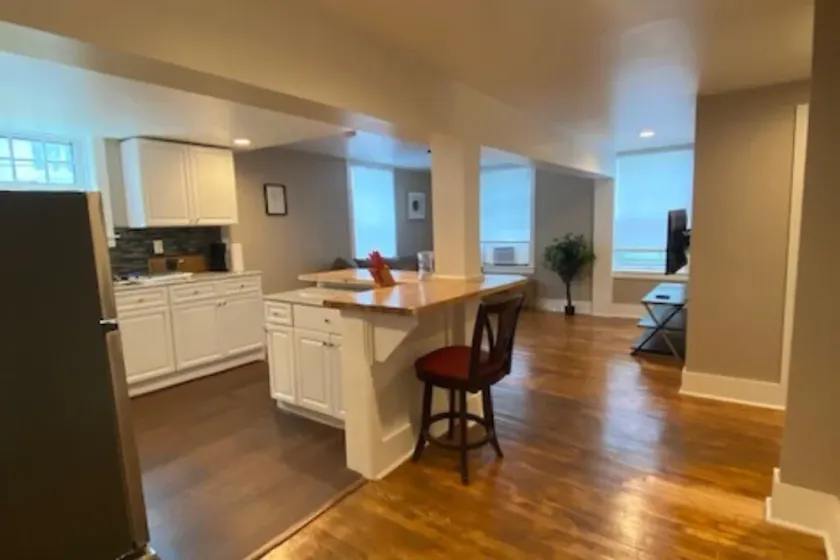 GORGEOUS NEW RENNOVATED APT! 1 month or more! Calling TRAVEL NURSES! - Image 1