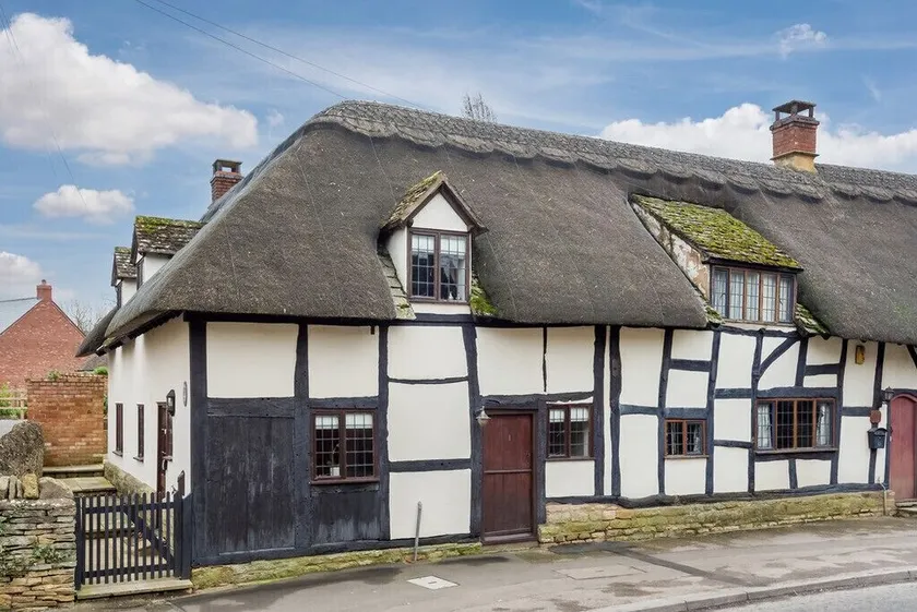 Cotswold Thatched Cottage - Image 1