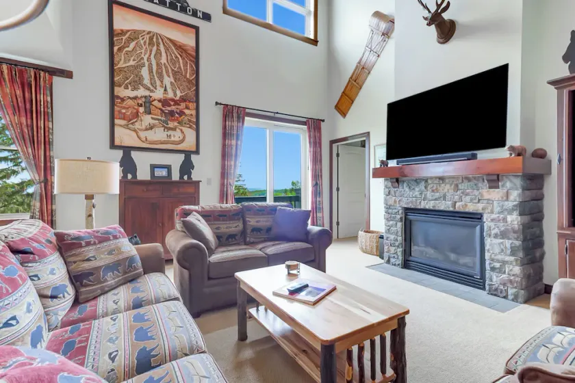 Mountain condo w/ heated pool & fire pit - Image 1