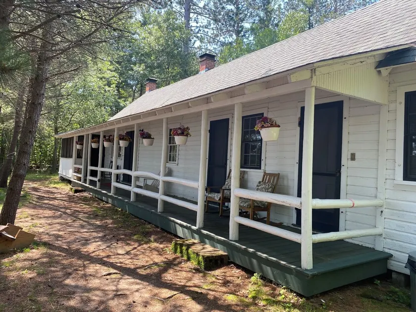 Discover serenity in Wisconsin- stay at our spacious 4-bedroom cabin - Image 1