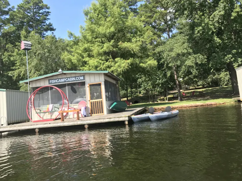 Vintage Fish Camp Cabin 4 sovepladser<br>GRATIS brug af kajak, kano og cykel!<br>BOOKING FOR FALL! - Image 1