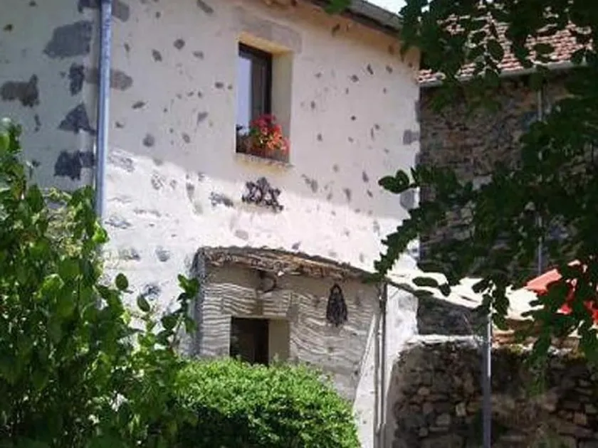 Charming Restored Pigeon House: Private Terrace, Swing Set, Near Loire River & Hiking Trails - Image 1