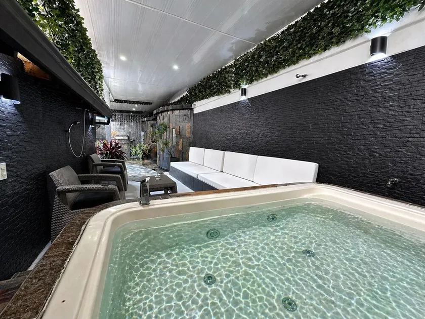 8 BR Luxury 6000 S.F. Mansion , 2 Bars Hot Tub, Bbq and Ac - Image 1