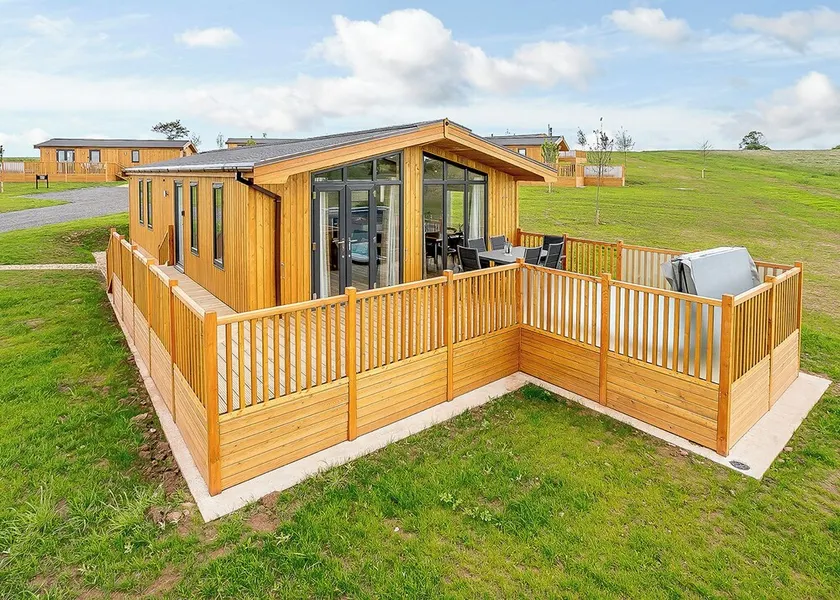 Contemporary lodge with stunning countryside views. - Image 1