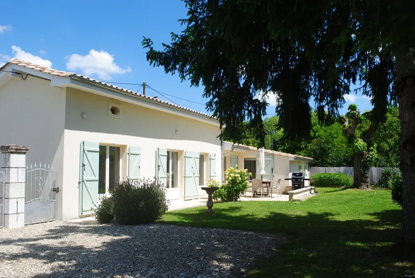 Schönes Ferienhaus mit privatem Pool, Restaurants zu Fuß erreichbar. - Image 1