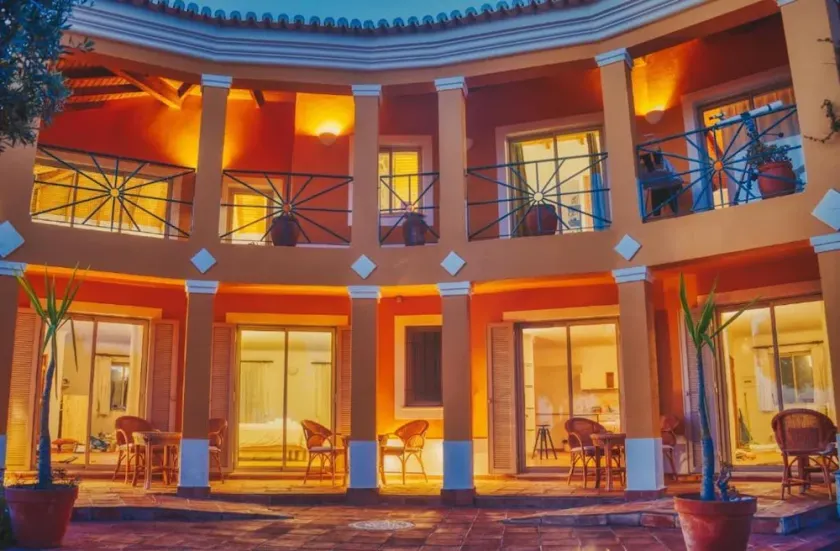 Seaview studio apartment sleeps 3 with pool - Image 1