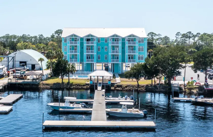 WATERFRONT, RIVERS EDGE CONDO # 2C-BLDG 1 * PRIVAT DOCK og tildeles BÅDSLIP! - Image 1