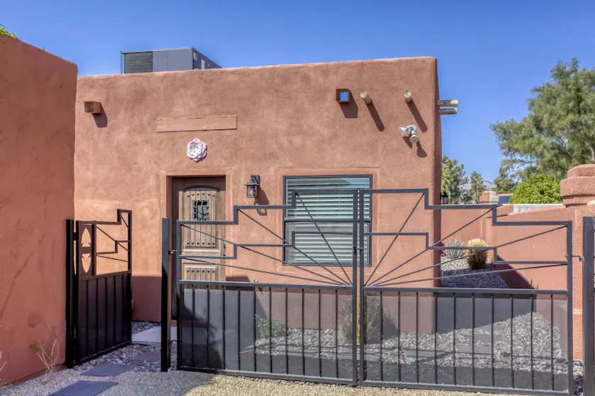 Centennial Hills Luxury Guesthouse In Northwest Las Vegas - Image 1