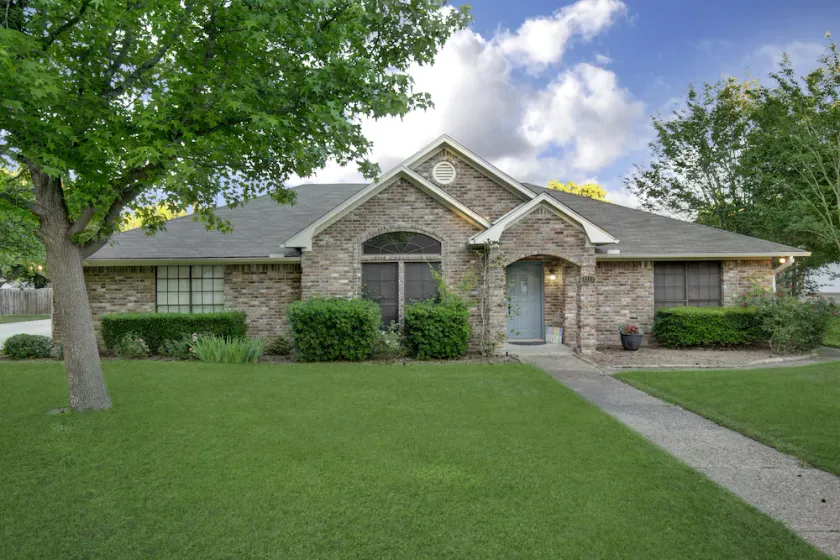 Relaxing 4-Bdrm, 3-Bath home near Waco, Texas with Quick Access to Interstate 35 - Image 1