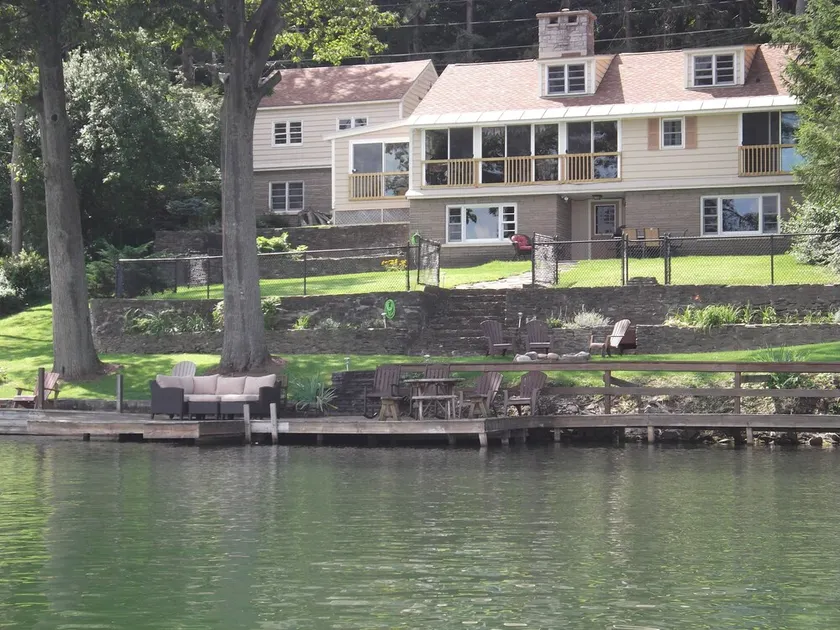 Private Lake House On Beautiful Tuscarora Lake/5 Bdrm/3 full Bath/waterfront - Image 1