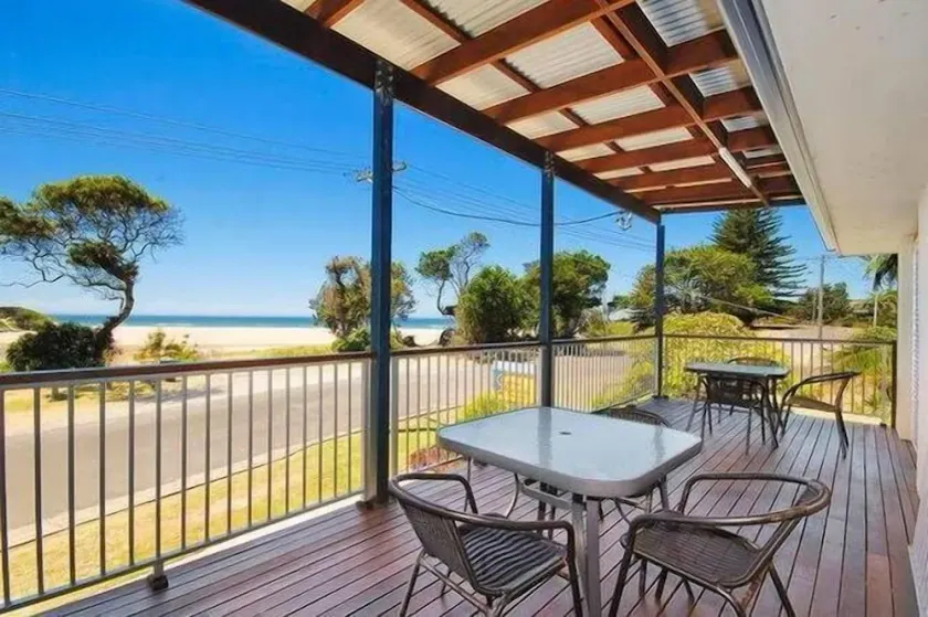 UNIT 3 SEASCAPE APARTMENTS 28 BUNDELLA AVE LC - Image 1