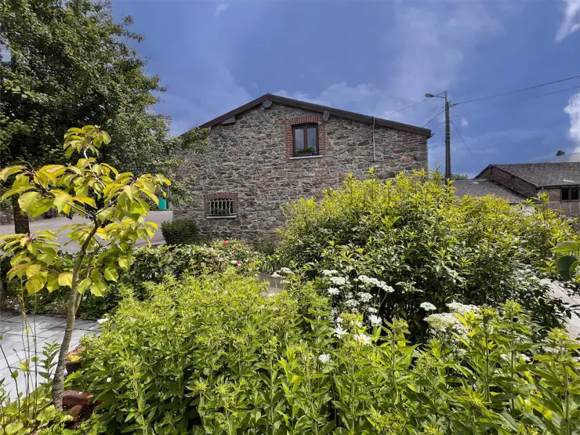Ferienhaus mit Holzofen, großer Garten & Grill - Image 1