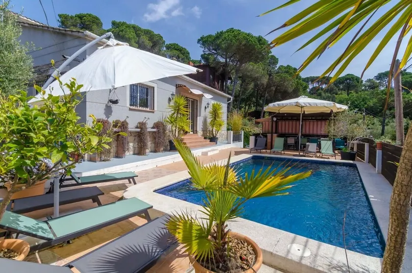 Club Villamar - Experience serene luxury at a tranquil villa retreat with a private pool, modern ... - Image 1