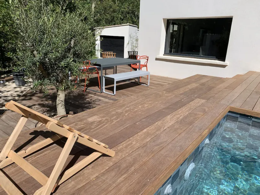 MAISON EN CENTRE VILLE AVEC JARDIN PARKING PISCINE AU CALME - Image 1