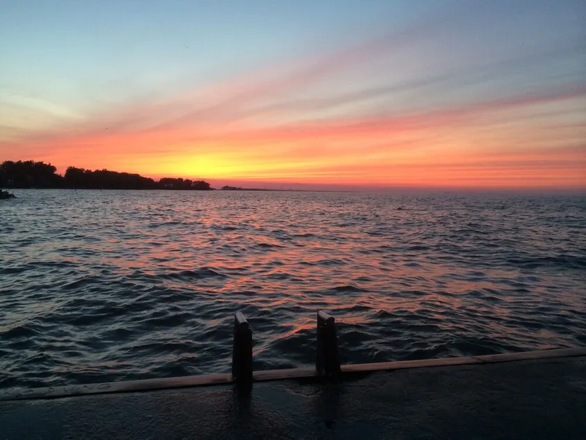 Beachfront + Cedar Point + Fishing + Firepit + Park & Pier = Lake House Vibe! - Image 1