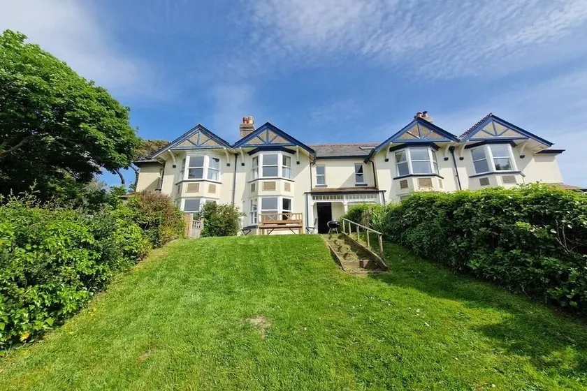3 Avonside, Bantham - period property with stunning sea views! - Image 1