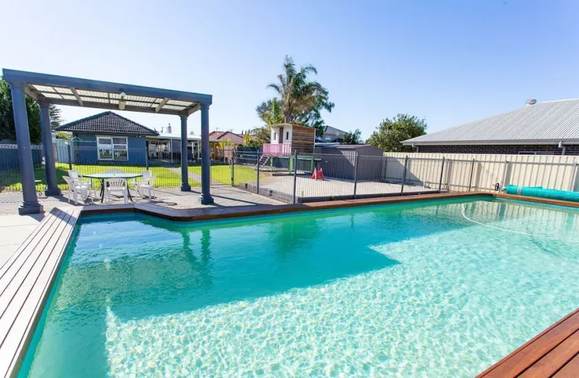 Semaphore Beach and Pool House - Image 1