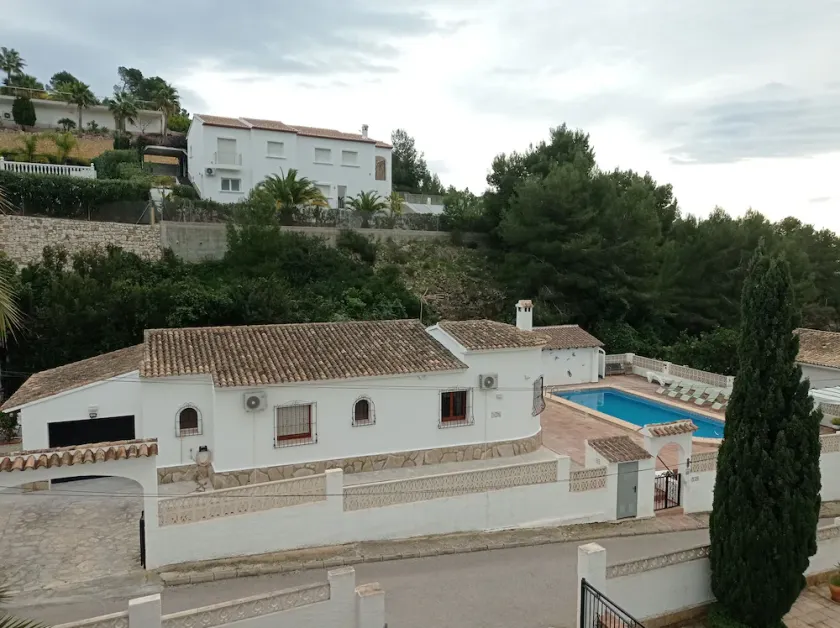 Stunning 3 bedroom private villa close to beaches between Moraira and Calpe  - Image 1