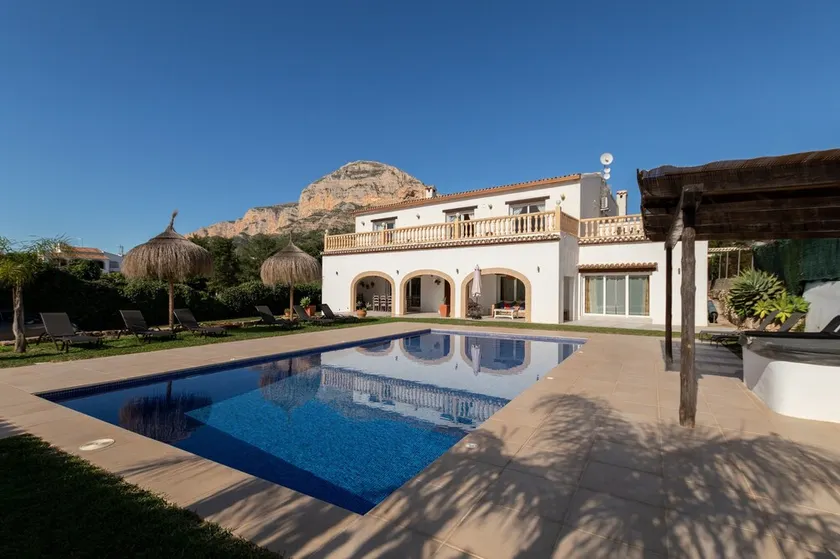 Villa 'Paulina' con vista sulle montagne, Wi-Fi e aria condizionata - Image 1
