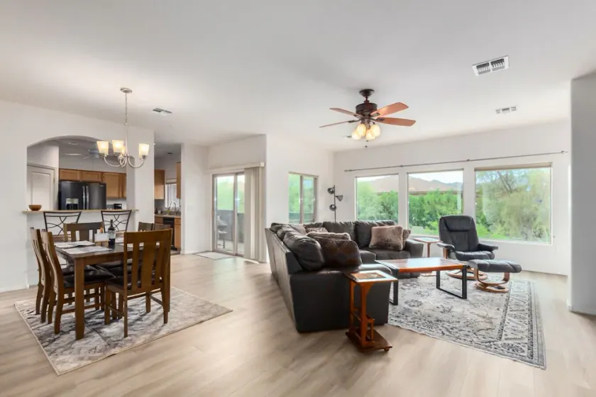 Luxury 3 Bedroom Office Den Condo Fountain Hills - Image 1