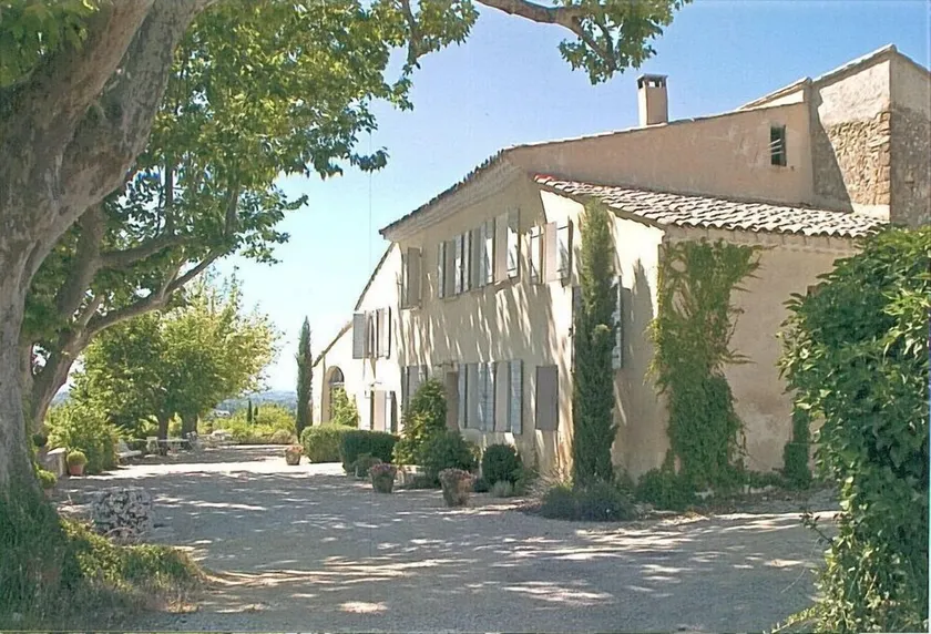 Mas Provencal, quiet and very spacious with private pool and large garden., - Image 1