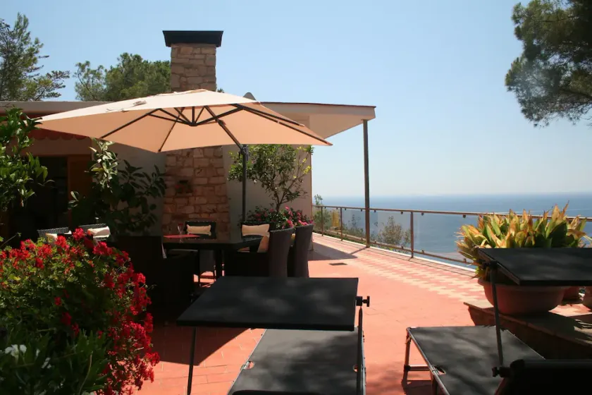 Cozy house with a fantastic view of the ocean from every room, free Wi-Fi - Image 1