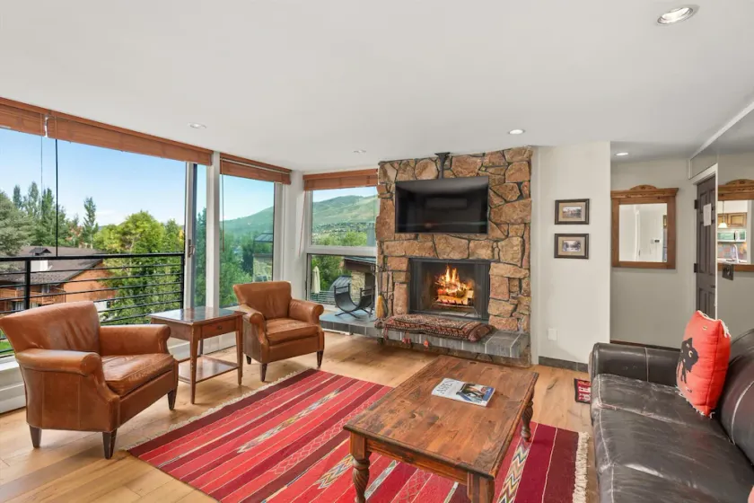 Durant Unit A101, Centrally Located, Sunny Condo with Great Views, A/C & Fireplace - Image 1