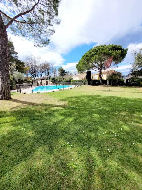 Großer Garten und Poolvilla in Familiengröße - Image 1