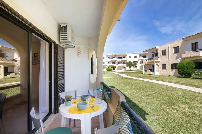 Appartement 'Quinta Nova Hideaway - Alvor' avec piscine partagée, Wi-Fi et climatisation - Image 1