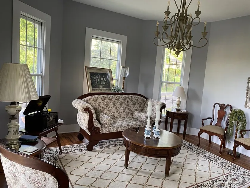 3 bedroom 2 bath Historic Home - Image 1