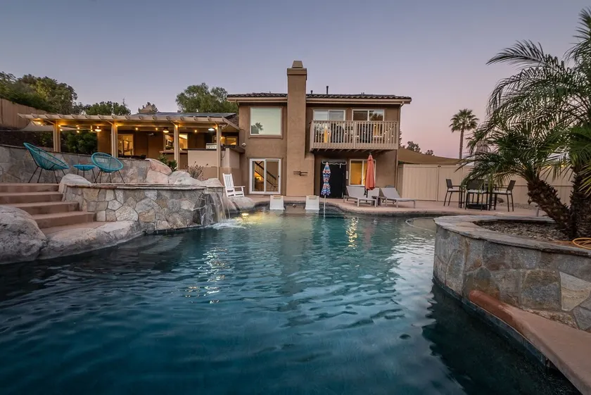 The Hidden Retreat- Pool Slide/Game Room/Mini Golf/ Pool & Hot Tub - Image 1