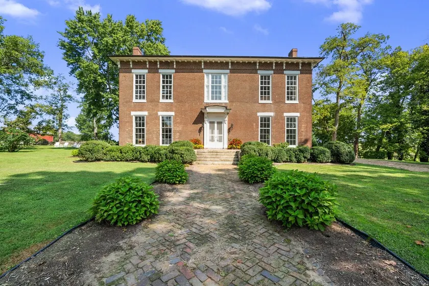 Historic Simmstown Manor Located on Bourbon Trail - Image 1